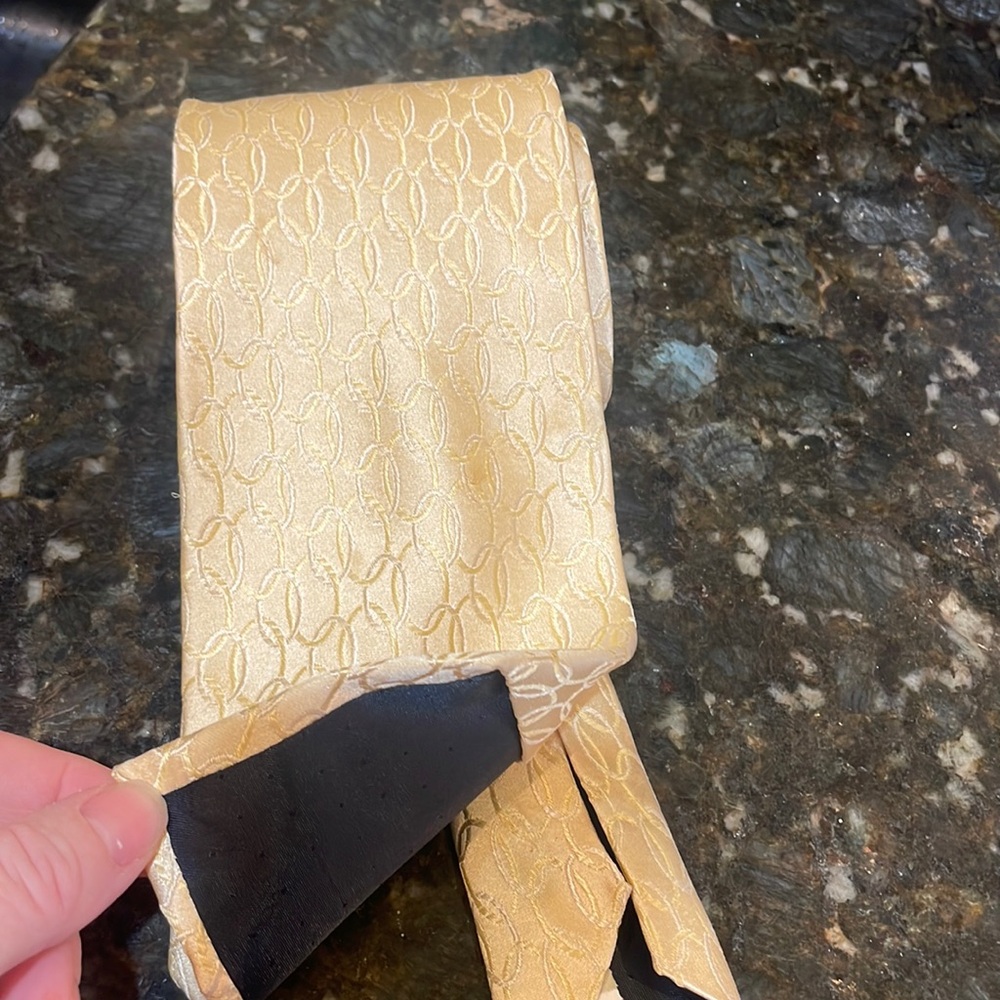 Fratelli pure Silk butter yellow Tie
